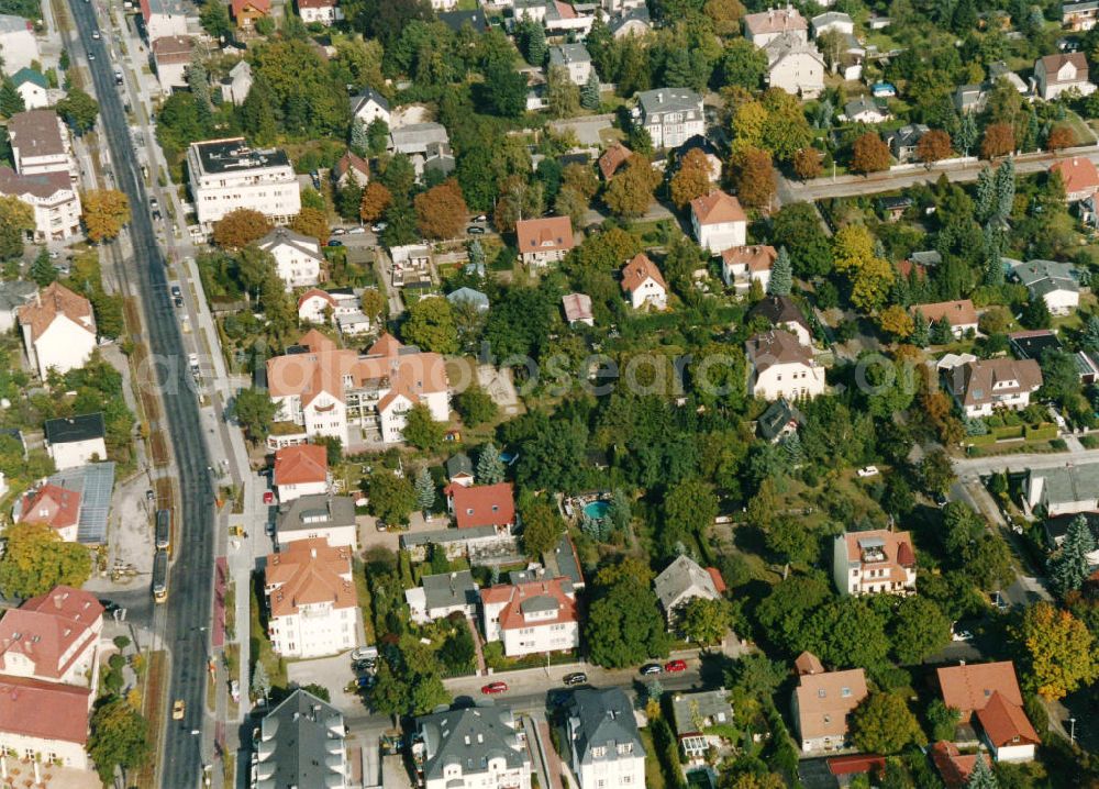 Berlin-Mahlsdorf from the bird's eye view: Blick auf das Wohngebiet am Hultschiner Damm - Willestraße - Kastanienallee in Berlin-Mahlsdorf. View of the residential area at the street Hultschiner Damm - Willestrasse - Kastanienallee in the district Mahlsdorf.