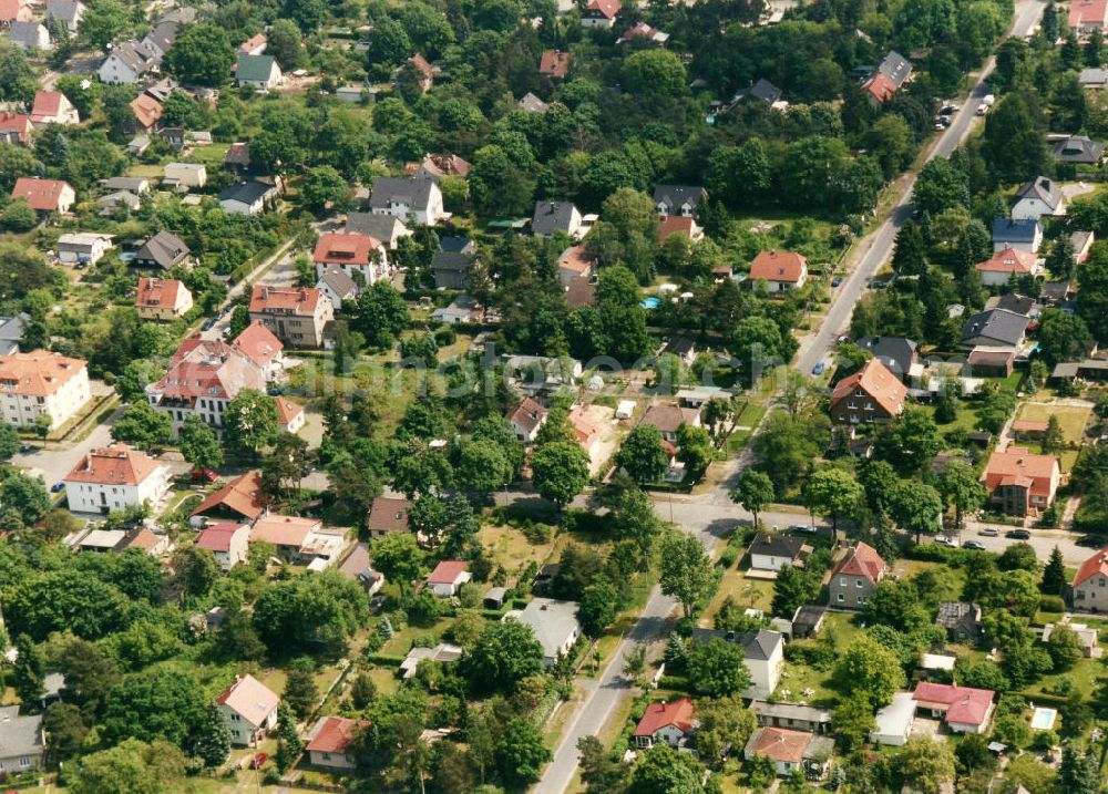 Aerial image Berlin-Mahlsdorf - Blick auf das Wohngebiet an der Müllerstraße - Wolfsberger Straße - Ledebourstraße in Berlin-Mahlsdorf. View of the residential area at the street Muellerstrasse - Wolfsberger Strasse - Ledebourstrasse in the district Mahlsdorf.