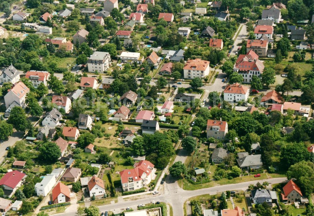 Aerial photograph Berlin-Mahlsdorf - Blick auf das Wohngebiet an der Müllerstraße - Wolfsberger Straße - Ledebourstraße in Berlin-Mahlsdorf. View of the residential area at the street Muellerstrasse - Wolfsberger Strasse - Ledebourstrasse in the district Mahlsdorf.