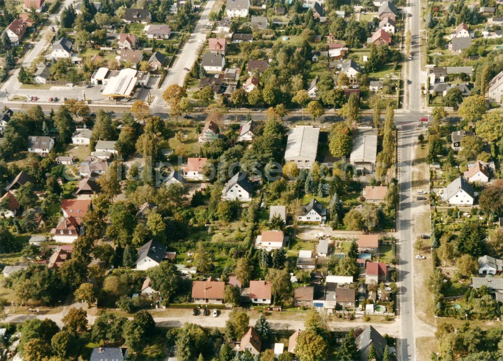 Aerial image Berlin-Mahlsdorf - Blick auf das Wohngebiet an der Paul-Wegener-Straße am Sandmännchen-Studio in Berlin-Mahlsdorf. View of the residential area at the street Paul-Wegener-Strasse near by the sandman studio in the district Mahlsdorf.