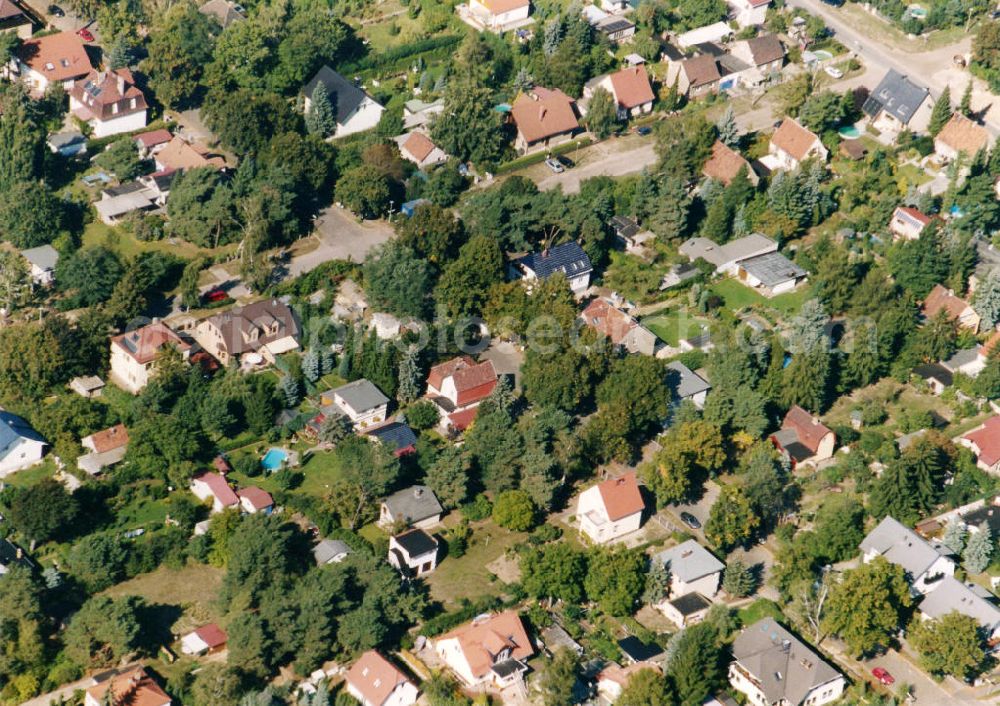 Aerial image Berlin-Mahlsdorf - Blick auf das Wohngebiet an der Bausdorfstraße - Schrobsdorffstraße in Berlin-Mahlsdorf. View of the residential area at the street Bausdorfstrasse - Schrobsdorffstrasse in the district Mahlsdorf.