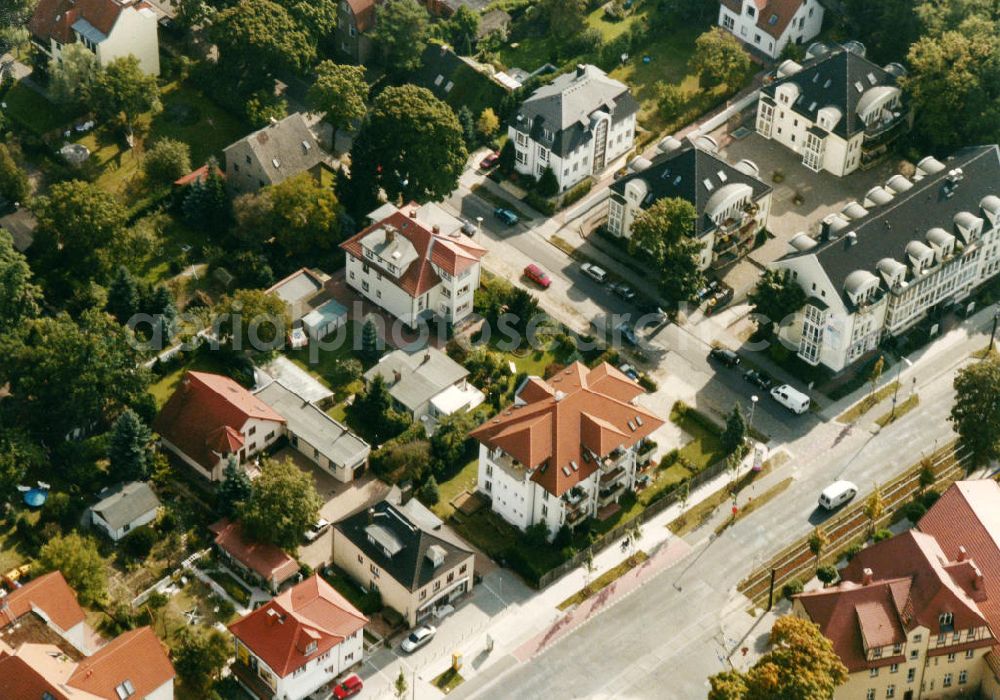 Berlin-Mahlsdorf from above - Blick auf das Wohngebiet am Hultschiner Damm - Willestraße in Berlin-Mahlsdorf. View of the residential area at the street Hultschiner Damm - Willestrasse in the district Mahlsdorf.