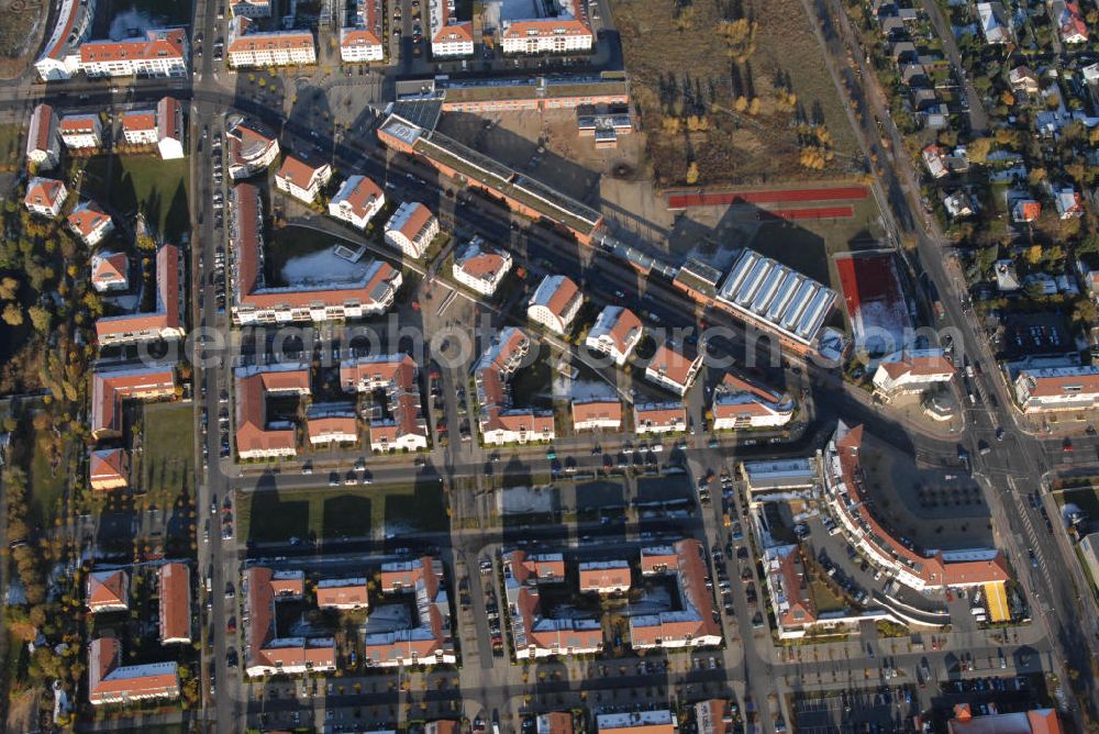 Berlin from the bird's eye view: Neu-Karow Blick auf das Wohngebiet an der Pfannschmidtstraße und Achillesstraße im Berliner Stadtteil Neu-Karow an der Autobahn 10. Nach der Wiedervereinigung war das Wohngebiet eines der meist diskutierten Stadterweiterungsprojekte und hatte einige Schwierigkeiten einzugsbereite Mieter zu finden. Kontakt: Bezirksamt Pankow, Breite Straße 24A-26 13187 Berlin, Tel. +49(0)3090295 0, Fax +49(0)30 90295 2244, Email: poststelle@ba-pankow.verwalt-berlin.de