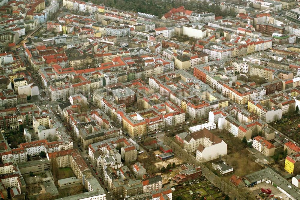 Berlin/ Neukölln from above - Blick auf die Wohngebiete im Bereich Sonnenallee, Weichselstraße, Pannierstraße, Fuldastraße und Reuterstraße in Berlin - Neukölln.