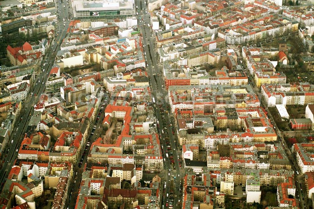 Berlin/ Neukölln from above - Blick auf die Wohngebiete im Bereich Sonnenallee, Weichselstraße, Pannierstraße, Fuldastraße und Reuterstraße in Berlin - Neukölln.