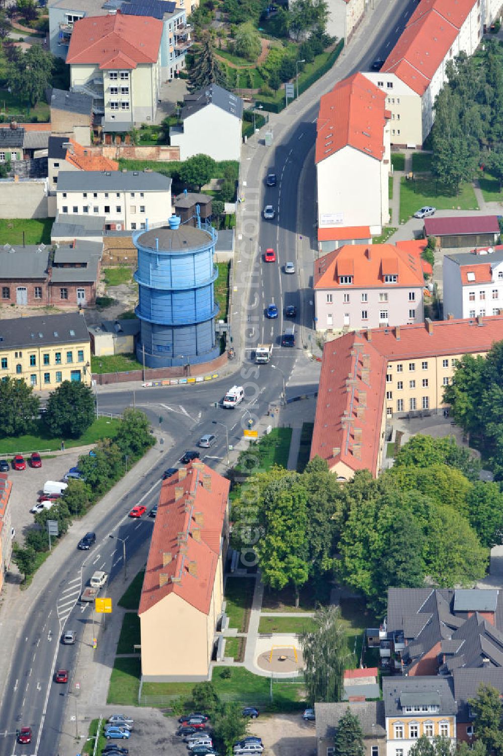 Bernau from above - Blick auf Wohngebiete am Bernauer Wahrzeichen, dem blauen Gasspeicher an der Berliner Straße / Weißenseer Straße in Bernau. View of residential areas on the landmark, the blue gas storage in Bernau.