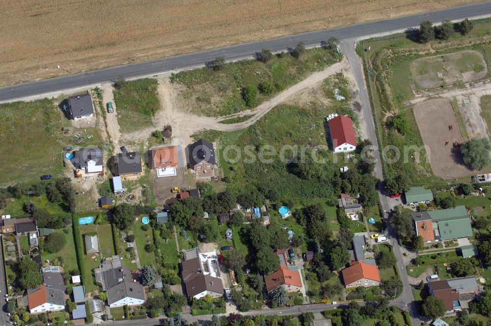 Berlin from above - Blick auf das Einfamilienhaussiedlungen am Elsensee im Bereich der Elsenstraße / Am Barnim in 12623 Berlin - Mahlsdorf.