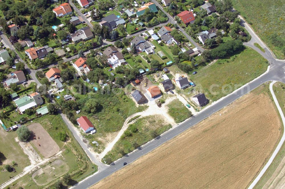 Berlin from the bird's eye view: Blick auf das Einfamilienhaussiedlungen am Elsensee im Bereich der Elsenstraße / Am Barnim in 12623 Berlin - Mahlsdorf.