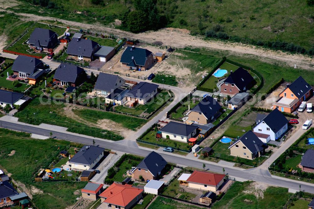 Aerial image Birkenstein - Blick auf das Einfamilienhaus - Neubauwohngebiet an der Löcknitztalstraße , Märkische , Ruppiner , Barnimer , Lausitzstraße , Spreewaldstraße , Schorfheiderstraße.