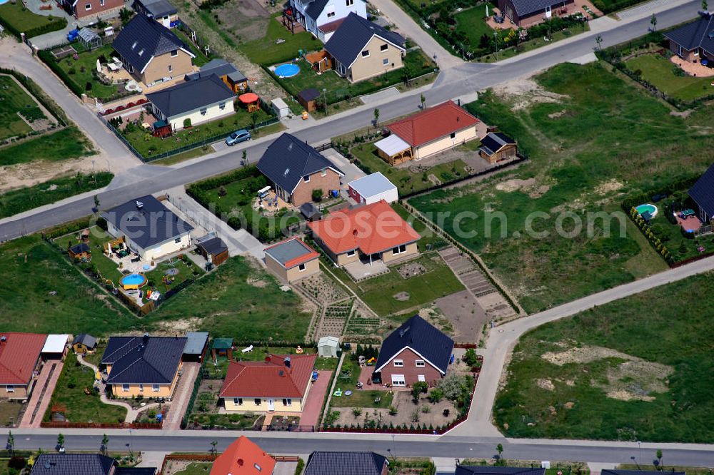 Aerial image Birkenstein - Blick auf das Einfamilienhaus - Neubauwohngebiet an der Löcknitztalstraße , Märkische , Ruppiner , Barnimer , Lausitzstraße , Spreewaldstraße , Schorfheiderstraße.