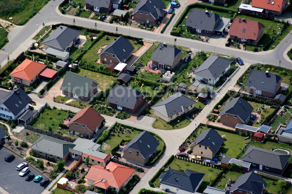 Birkenstein from the bird's eye view: Blick auf das Einfamilienhaus - Neubauwohngebiet an der Löcknitztalstraße , Märkische , Ruppiner , Barnimer , Lausitzstraße , Spreewaldstraße , Schorfheiderstraße.