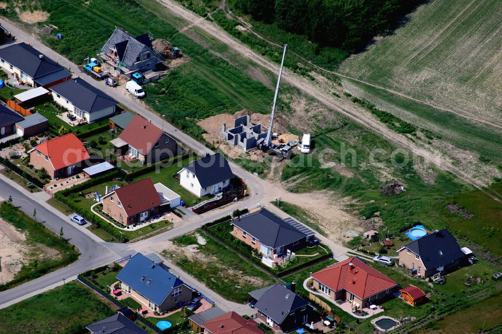 Aerial image Birkenstein - Blick auf das Einfamilienhaus - Neubauwohngebiet an der Löcknitztalstraße , Märkische , Ruppiner , Barnimer , Lausitzstraße , Spreewaldstraße , Schorfheiderstraße.