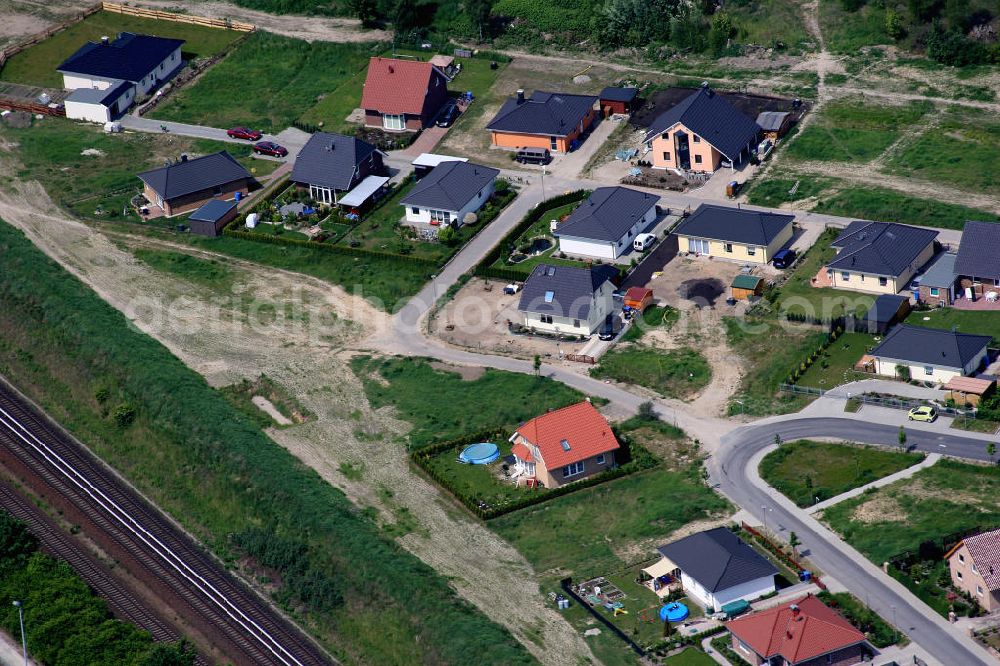 Aerial image Birkenstein - Blick auf das Einfamilienhaus - Neubauwohngebiet an der Löcknitztalstraße , Märkische , Ruppiner , Barnimer , Lausitzstraße , Spreewaldstraße , Schorfheiderstraße.