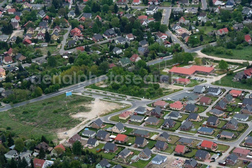 Birkenstrein from the bird's eye view: Blick auf das Einfamilienhaus - Neubauwohngebiet an der Löcknitztalstraße , Märkische , Ruppiner , Barnimer , Lausitzstraße , Spreewaldstraße , Schorfheiderstraße.