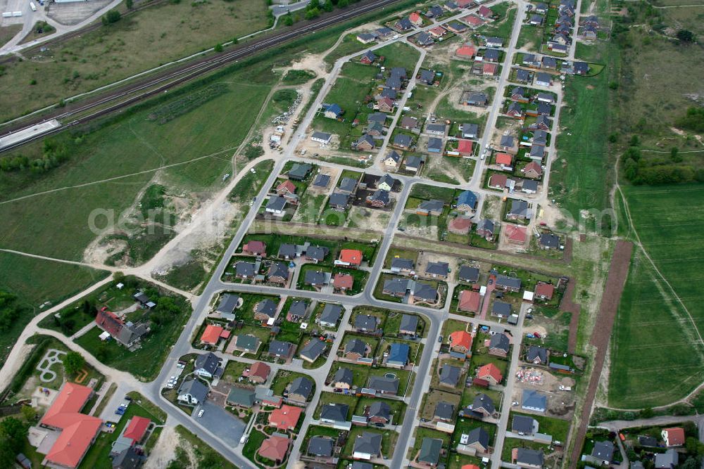 Birkenstrein from above - Blick auf das Einfamilienhaus - Neubauwohngebiet an der Löcknitztalstraße , Märkische , Ruppiner , Barnimer , Lausitzstraße , Spreewaldstraße , Schorfheiderstraße.