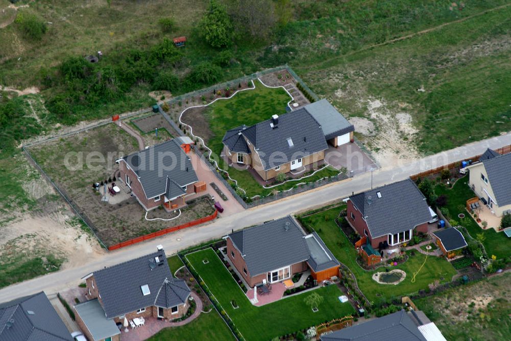 Aerial image Birkenstrein - Blick auf das Einfamilienhaus - Neubauwohngebiet an der Löcknitztalstraße , Märkische , Ruppiner , Barnimer , Lausitzstraße , Spreewaldstraße , Schorfheiderstraße.