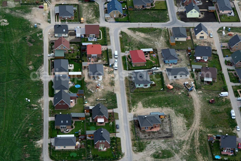 Birkenstrein from the bird's eye view: Blick auf das Einfamilienhaus - Neubauwohngebiet an der Löcknitztalstraße , Märkische , Ruppiner , Barnimer , Lausitzstraße , Spreewaldstraße , Schorfheiderstraße.