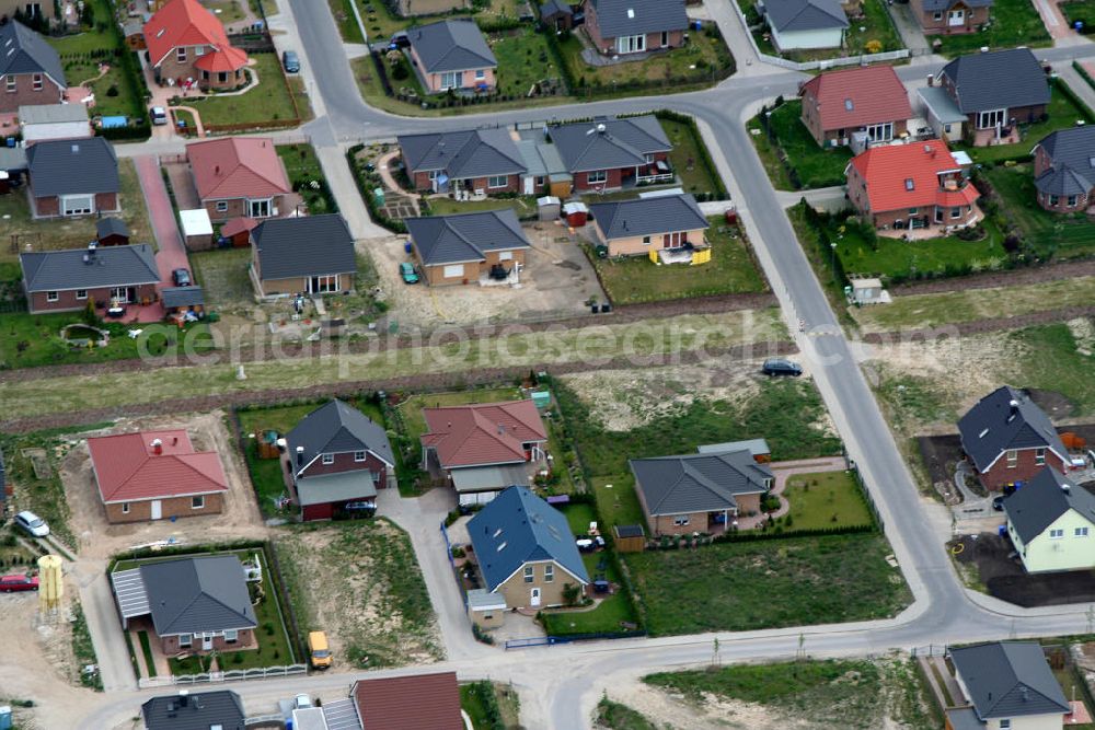 Aerial image Birkenstrein - Blick auf das Einfamilienhaus - Neubauwohngebiet an der Löcknitztalstraße , Märkische , Ruppiner , Barnimer , Lausitzstraße , Spreewaldstraße , Schorfheiderstraße.