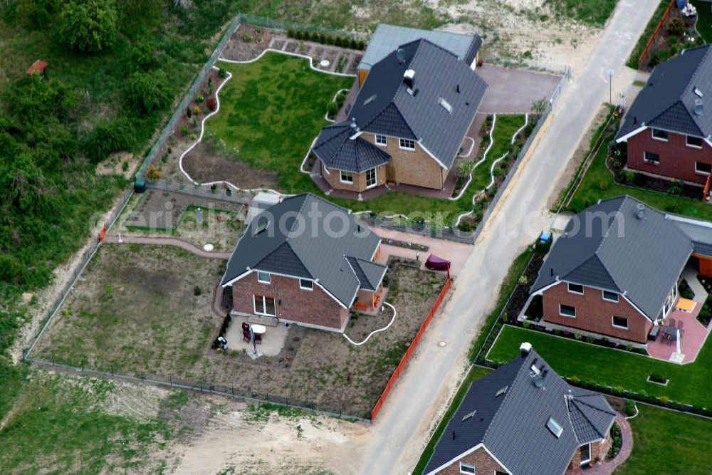 Birkenstrein from the bird's eye view: Blick auf das Einfamilienhaus - Neubauwohngebiet an der Löcknitztalstraße , Märkische , Ruppiner , Barnimer , Lausitzstraße , Spreewaldstraße , Schorfheiderstraße.