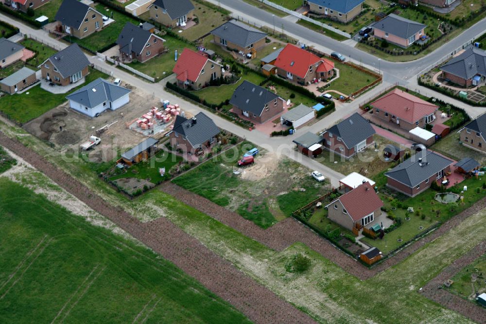 Birkenstrein from above - Blick auf das Einfamilienhaus - Neubauwohngebiet an der Löcknitztalstraße , Märkische , Ruppiner , Barnimer , Lausitzstraße , Spreewaldstraße , Schorfheiderstraße.