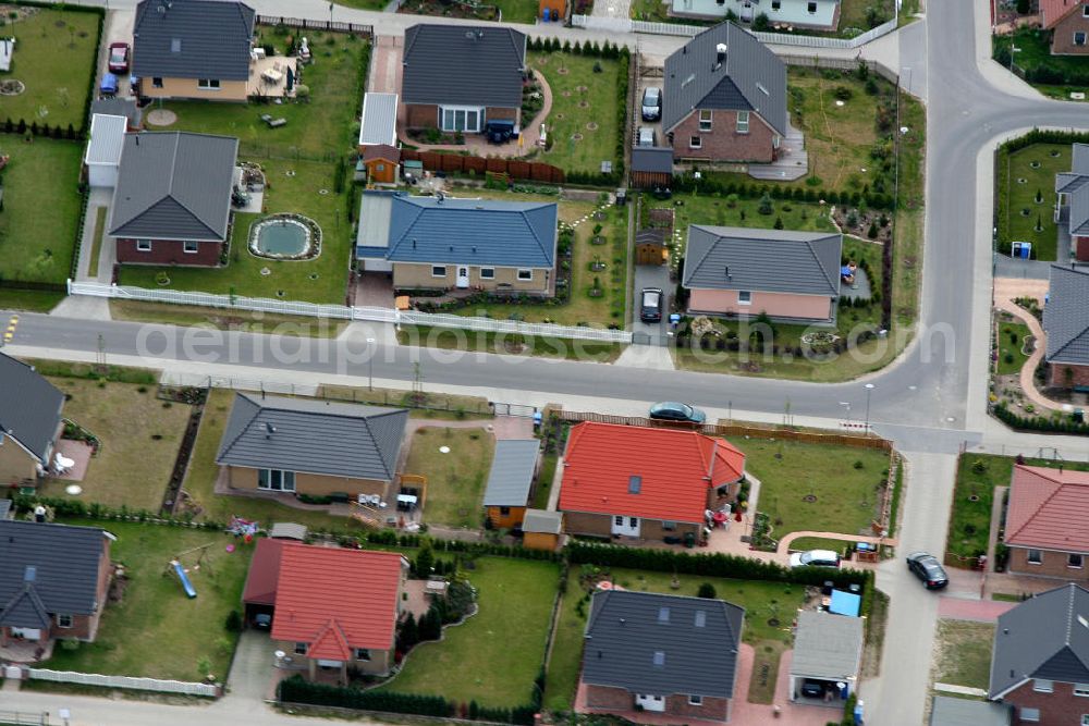 Birkenstrein from above - Blick auf das Einfamilienhaus - Neubauwohngebiet an der Löcknitztalstraße , Märkische , Ruppiner , Barnimer , Lausitzstraße , Spreewaldstraße , Schorfheiderstraße.