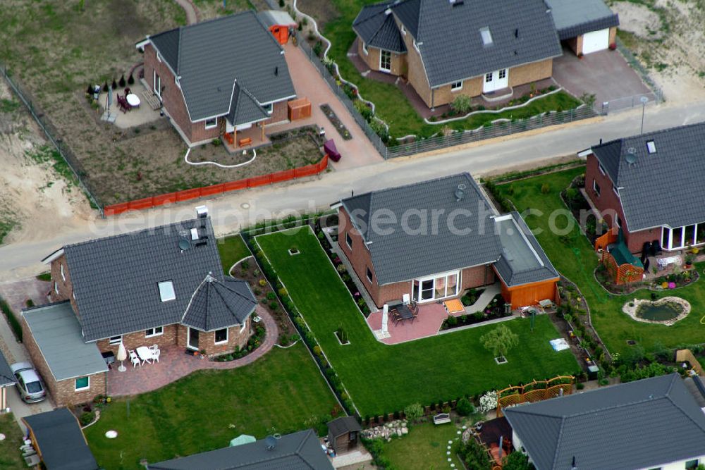 Birkenstrein from above - Blick auf das Einfamilienhaus - Neubauwohngebiet an der Löcknitztalstraße , Märkische , Ruppiner , Barnimer , Lausitzstraße , Spreewaldstraße , Schorfheiderstraße.