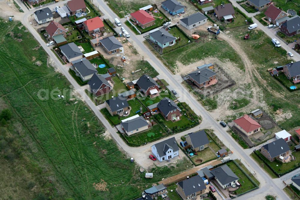 Aerial image Birkenstrein - Blick auf das Einfamilienhaus - Neubauwohngebiet an der Löcknitztalstraße , Märkische , Ruppiner , Barnimer , Lausitzstraße , Spreewaldstraße , Schorfheiderstraße.