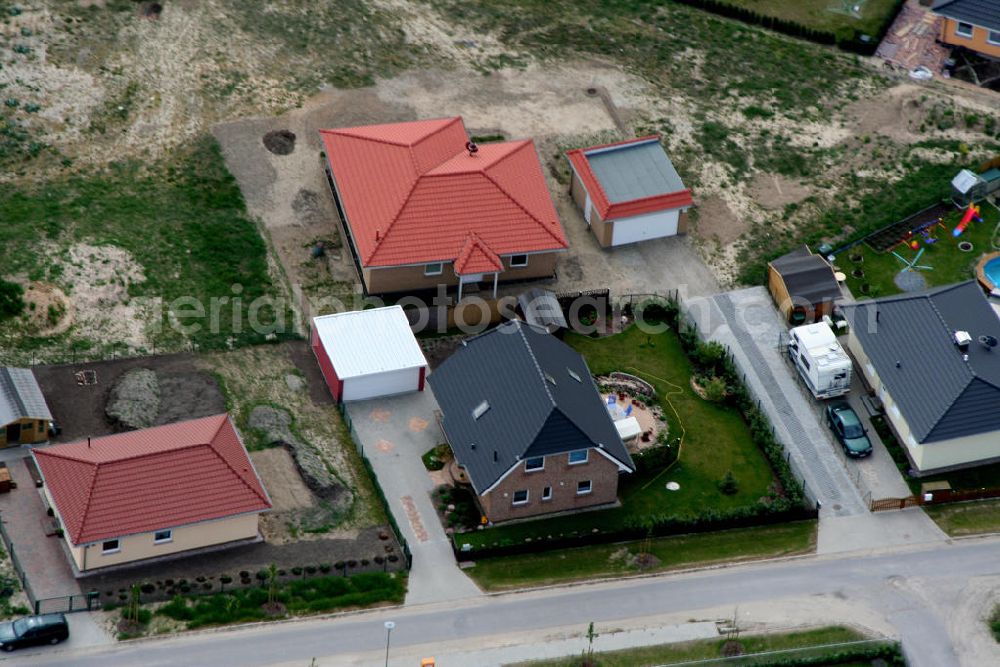 Birkenstrein from above - Blick auf das Einfamilienhaus - Neubauwohngebiet an der Löcknitztalstraße , Märkische , Ruppiner , Barnimer , Lausitzstraße , Spreewaldstraße , Schorfheiderstraße.