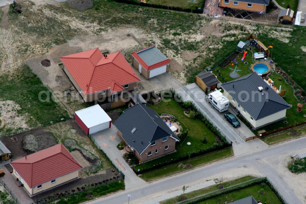 Birkenstrein from the bird's eye view: Blick auf das Einfamilienhaus - Neubauwohngebiet an der Löcknitztalstraße , Märkische , Ruppiner , Barnimer , Lausitzstraße , Spreewaldstraße , Schorfheiderstraße.