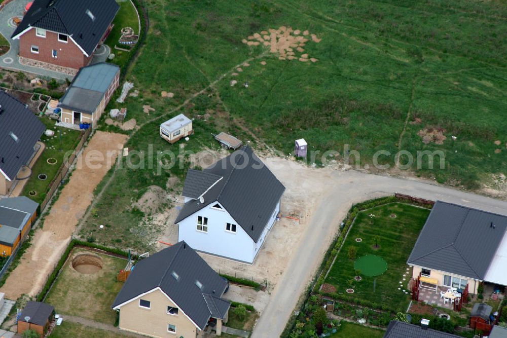 Aerial image Birkenstrein - Blick auf das Einfamilienhaus - Neubauwohngebiet an der Löcknitztalstraße , Märkische , Ruppiner , Barnimer , Lausitzstraße , Spreewaldstraße , Schorfheiderstraße.