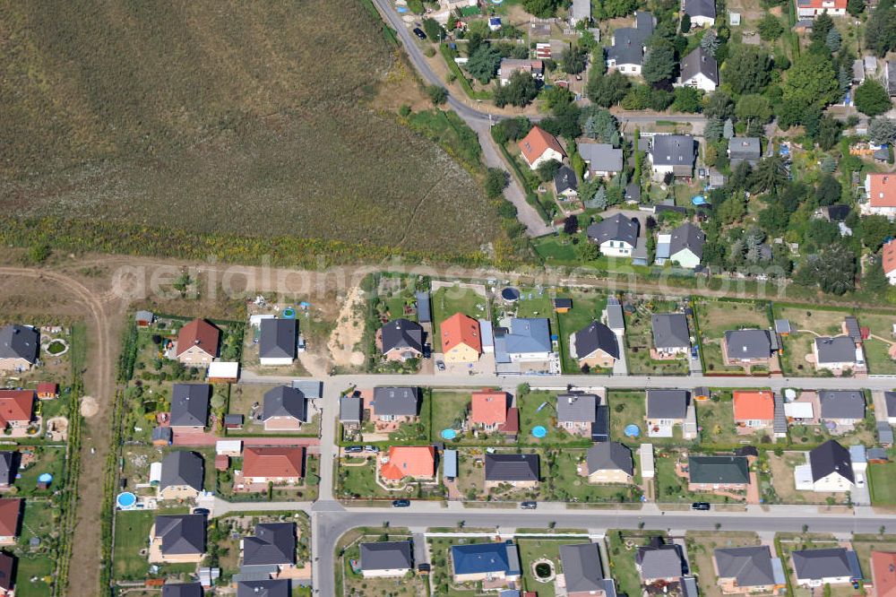 Birkenstrein from above - Blick auf das Einfamilienhaus - Neubauwohngebiet an der Löcknitztalstraße , Märkische , Ruppiner , Barnimer , Lausitzstraße , Spreewaldstraße , Schorfheiderstraße.