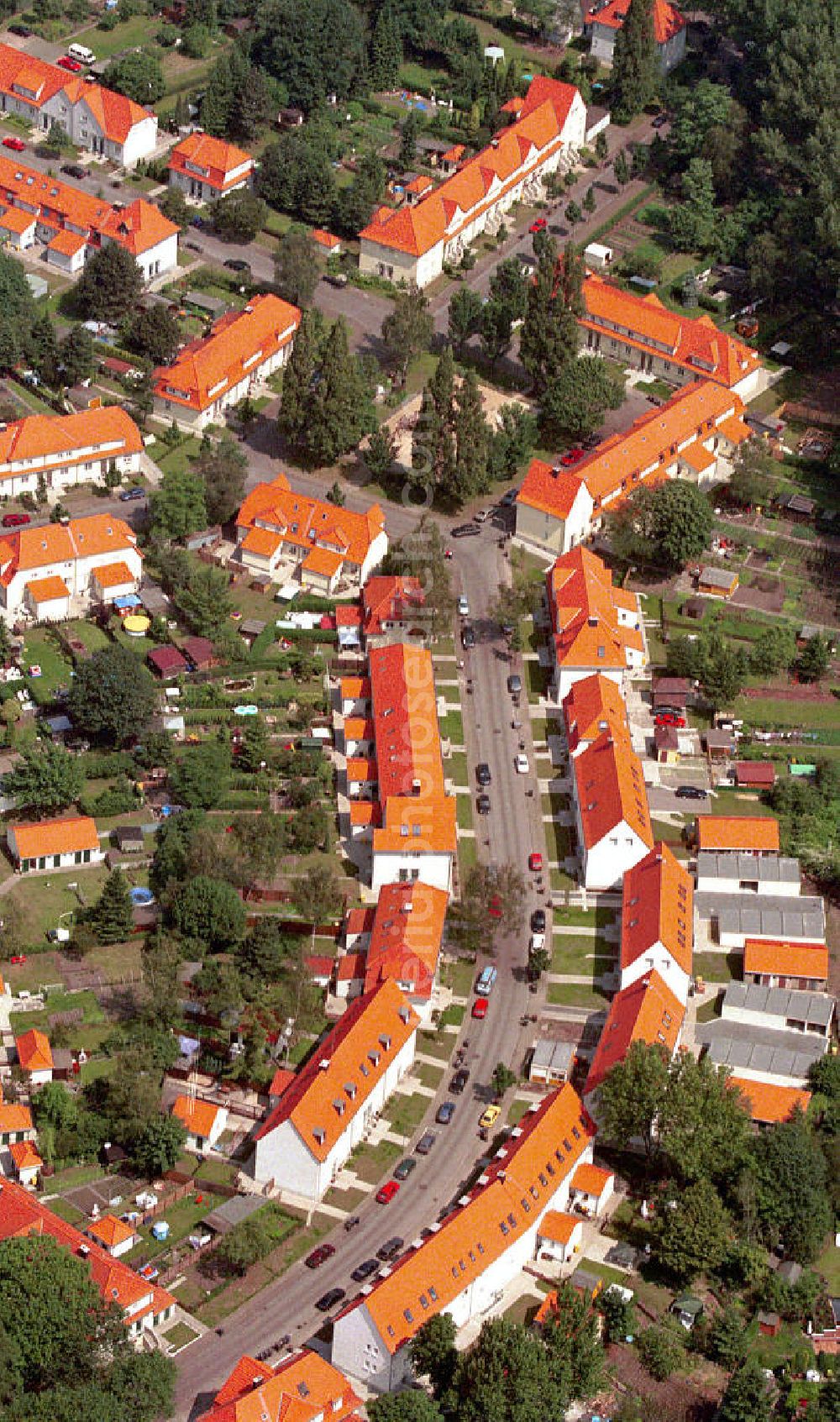 Bottrop from the bird's eye view: Blick auf die Strasse Am Kaempchen und den Ulmenplatz.