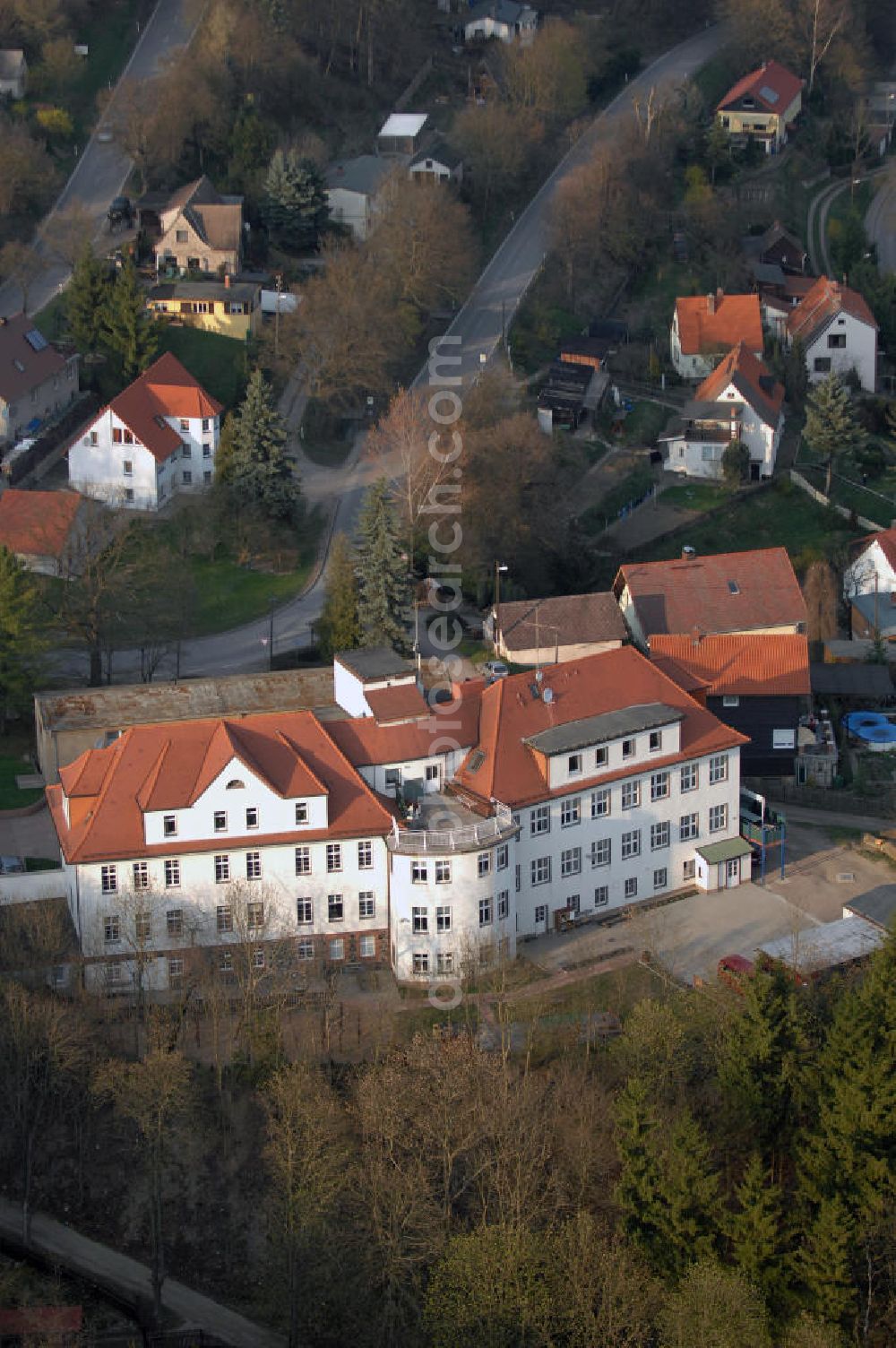 Aerial photograph SANGERHAUSEN - Blick auf ein Wohnhaus an der Bottchenbachstraße im Ortsteil Wippra von Sangerhausen. Sangerhausen ist eine Stadt im deutschen Bundesland Sachsen-Anhalt. Sie liegt im Südwesten des Bundeslandes an der Grenze zu Thüringen und ist die Kreisstadt des Landkreises Mansfeld-Südharz.Wippra ist ein Stadtteil der Stadt Sangerhausen. Wippra war bis zur Eingemeindung nach Sangerhausen am 1. Januar 2008 eine selbstständige Gemeinde