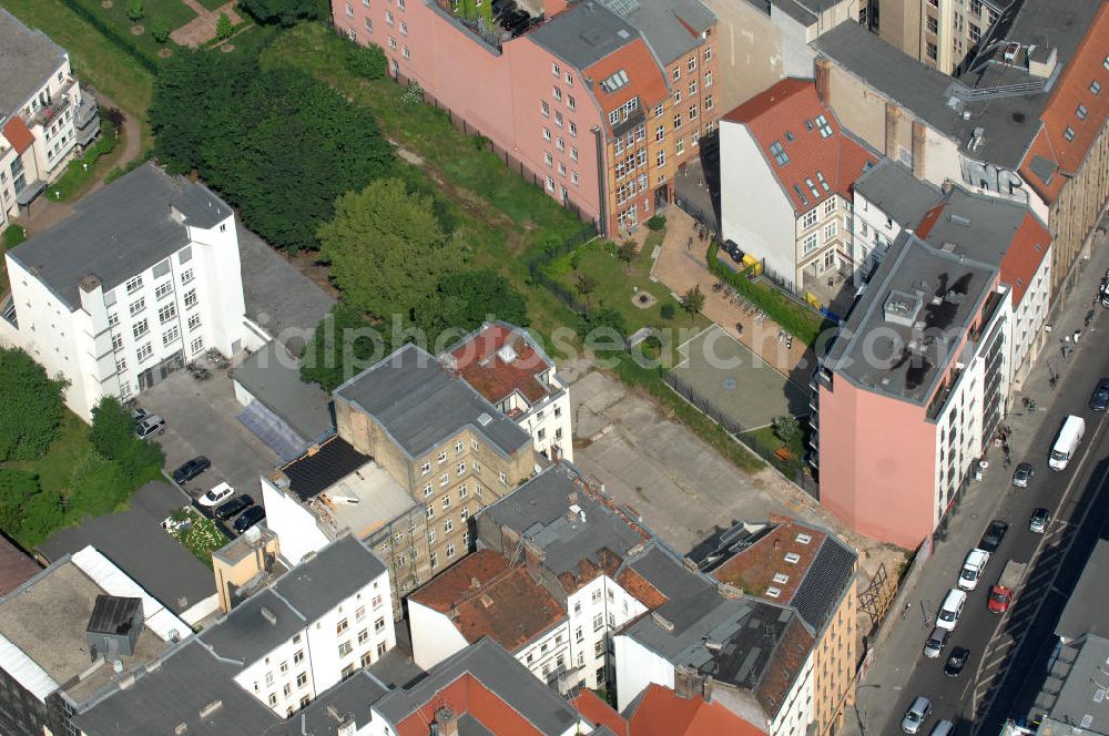 Aerial photograph Berlin - Blick auf das Areal an der Brunnenstrasse 194 in 10119 Berlin, einer Immobilie der PTS Holdings GmbH & Co.KG. View of the area at the Fountain Street 194 in 10119 Berlin, a property of PTS Holdings GmbH & Co. KG