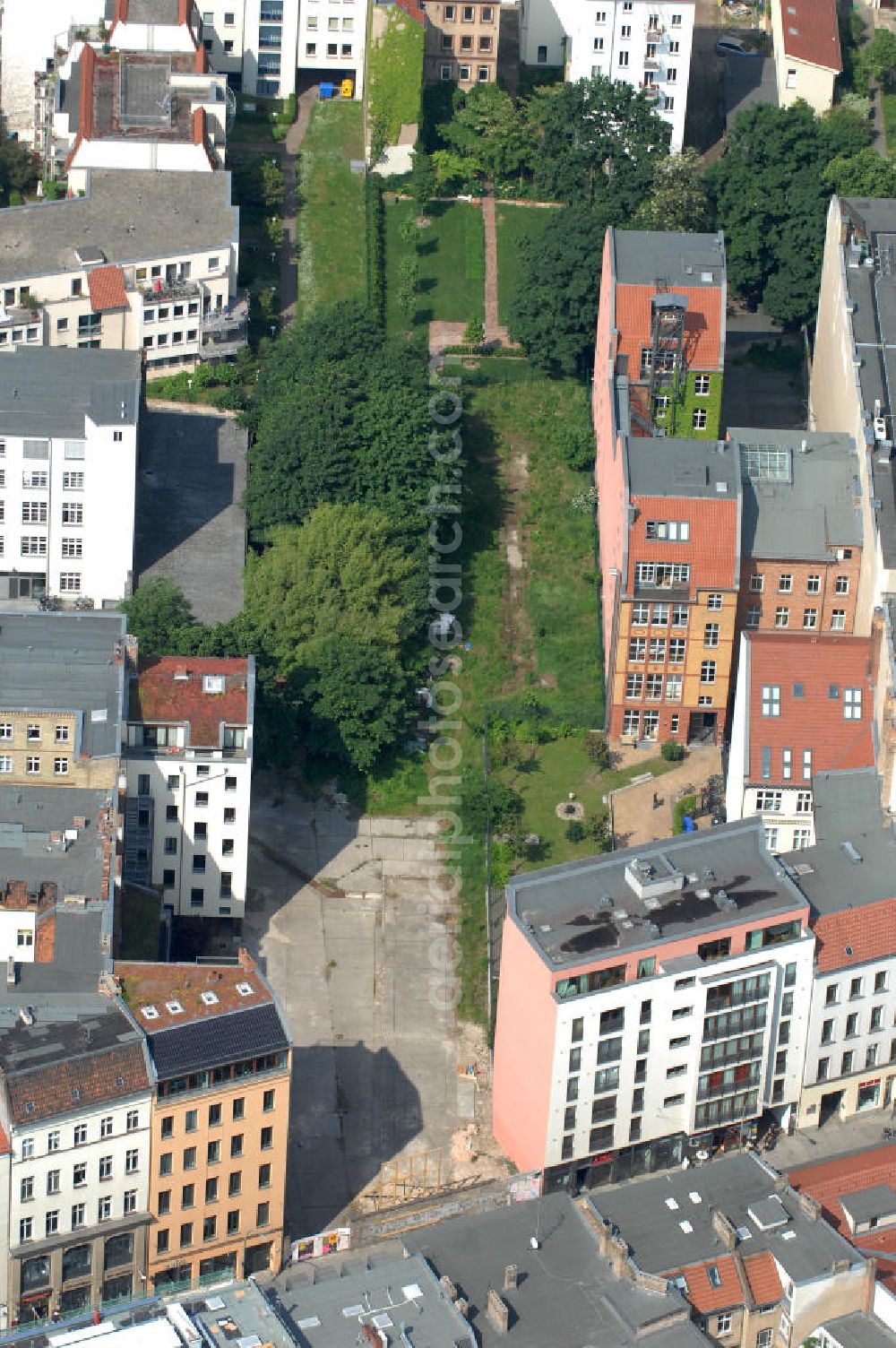 Berlin from above - Blick auf das Areal an der Brunnenstrasse 194 in 10119 Berlin, einer Immobilie der PTS Holdings GmbH & Co.KG. View of the area at the Fountain Street 194 in 10119 Berlin, a property of PTS Holdings GmbH & Co. KG