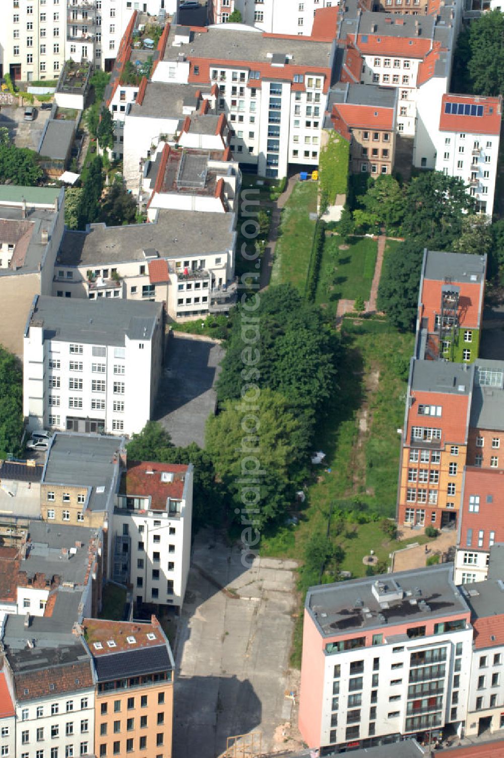 Berlin from the bird's eye view: Blick auf das Areal an der Brunnenstrasse 194 in 10119 Berlin, einer Immobilie der PTS Holdings GmbH & Co.KG. View of the area at the Fountain Street 194 in 10119 Berlin, a property of PTS Holdings GmbH & Co. KG