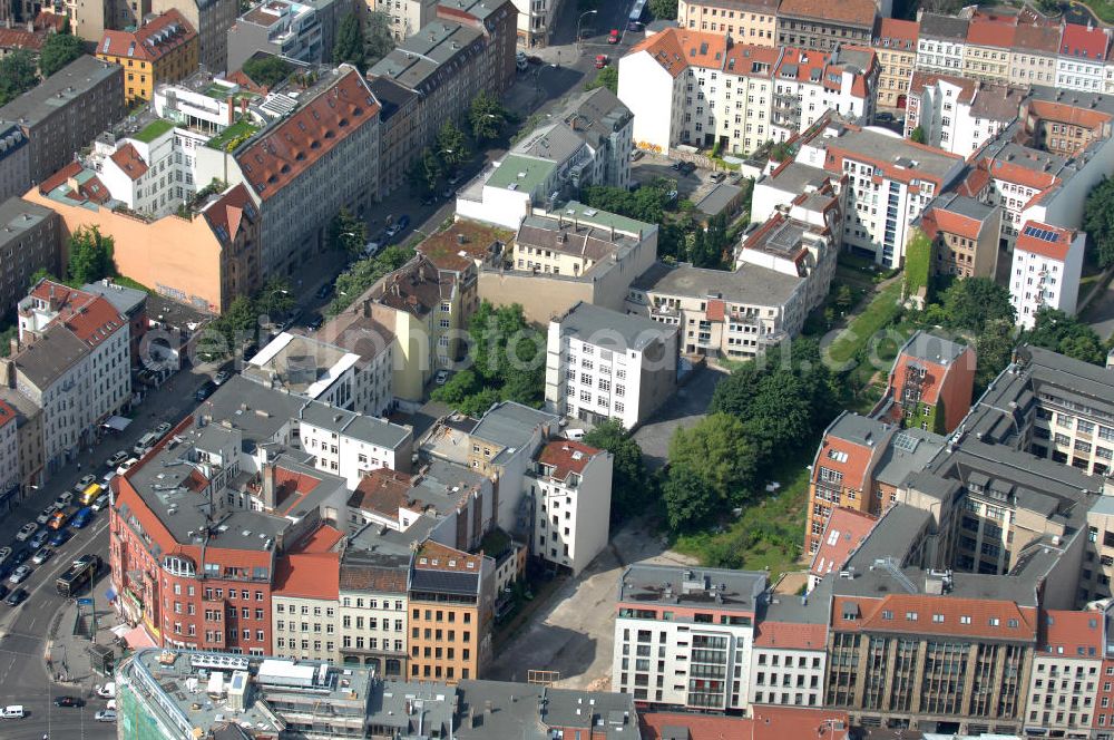 Aerial photograph Berlin - Blick auf das Areal an der Brunnenstrasse 194 in 10119 Berlin, einer Immobilie der PTS Holdings GmbH & Co.KG. View of the area at the Fountain Street 194 in 10119 Berlin, a property of PTS Holdings GmbH & Co. KG