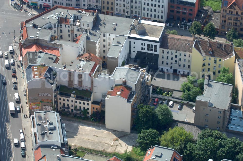 Aerial photograph Berlin - Blick auf das Areal an der Brunnenstrasse 194 in 10119 Berlin, einer Immobilie der PTS Holdings GmbH & Co.KG. View of the area at the Fountain Street 194 in 10119 Berlin, a property of PTS Holdings GmbH & Co. KG