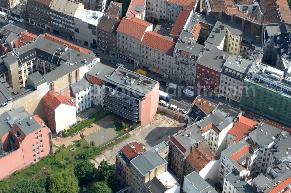 Aerial photograph Berlin - Blick auf das Areal an der Brunnenstrasse 194 in 10119 Berlin, einer Immobilie der PTS Holdings GmbH & Co.KG. View of the area at the Fountain Street 194 in 10119 Berlin, a property of PTS Holdings GmbH & Co. KG