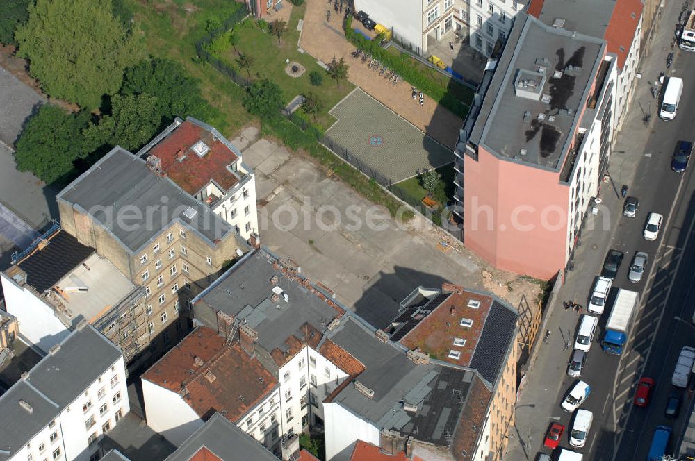 Aerial photograph Berlin - Blick auf das Areal an der Brunnenstrasse 194 in 10119 Berlin, einer Immobilie der PTS Holdings GmbH & Co.KG. View of the area at the Fountain Street 194 in 10119 Berlin, a property of PTS Holdings GmbH & Co. KG