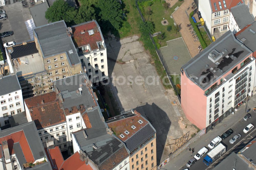 Berlin from the bird's eye view: Blick auf das Areal an der Brunnenstrasse 194 in 10119 Berlin, einer Immobilie der PTS Holdings GmbH & Co.KG. View of the area at the Fountain Street 194 in 10119 Berlin, a property of PTS Holdings GmbH & Co. KG