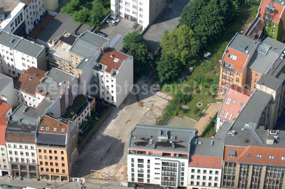 Aerial photograph Berlin - Blick auf das Areal an der Brunnenstrasse 194 in 10119 Berlin, einer Immobilie der PTS Holdings GmbH & Co.KG. View of the area at the Fountain Street 194 in 10119 Berlin, a property of PTS Holdings GmbH & Co. KG