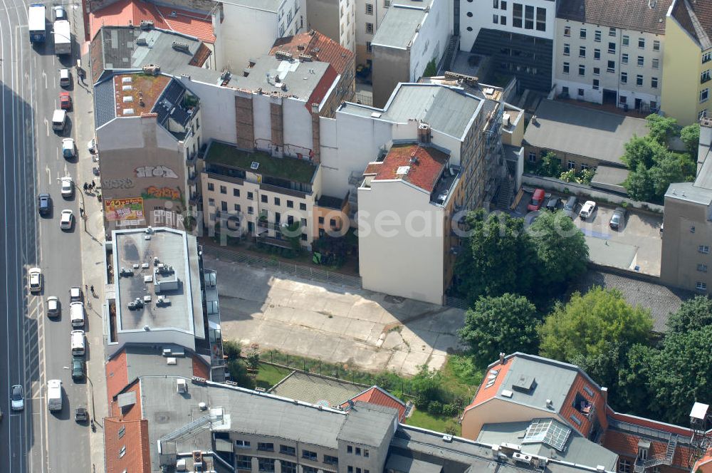 Aerial image Berlin - Blick auf das Areal an der Brunnenstrasse 194 in 10119 Berlin, einer Immobilie der PTS Holdings GmbH & Co.KG. View of the area at the Fountain Street 194 in 10119 Berlin, a property of PTS Holdings GmbH & Co. KG