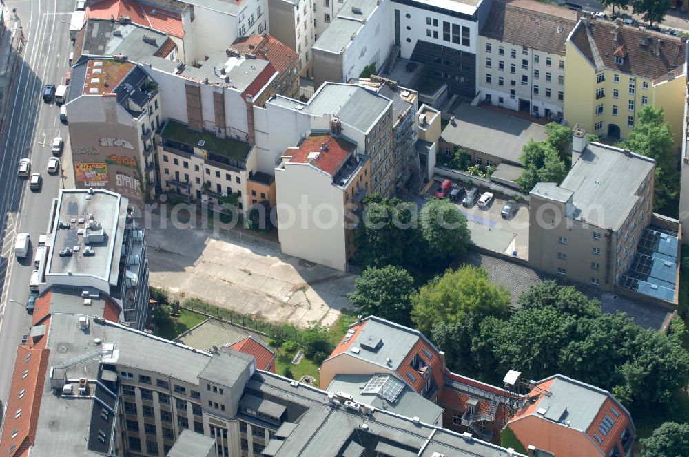 Aerial photograph Berlin - Blick auf das Areal an der Brunnenstrasse 194 in 10119 Berlin, einer Immobilie der PTS Holdings GmbH & Co.KG. View of the area at the Fountain Street 194 in 10119 Berlin, a property of PTS Holdings GmbH & Co. KG