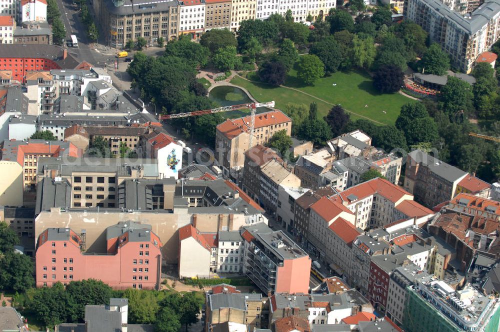 Aerial photograph Berlin - Blick auf das Areal an der Brunnenstrasse 194 in 10119 Berlin, einer Immobilie der PTS Holdings GmbH & Co.KG. View of the area at the Fountain Street 194 in 10119 Berlin, a property of PTS Holdings GmbH & Co. KG