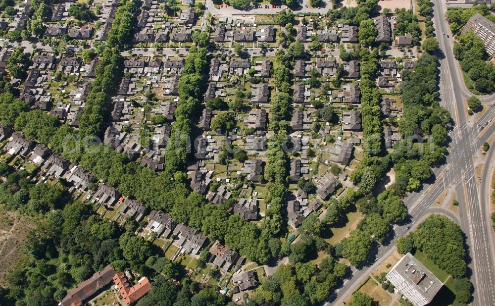 Duisburg from the bird's eye view: View of a residential area in Duisburg in the state North Rhine-Westphalia