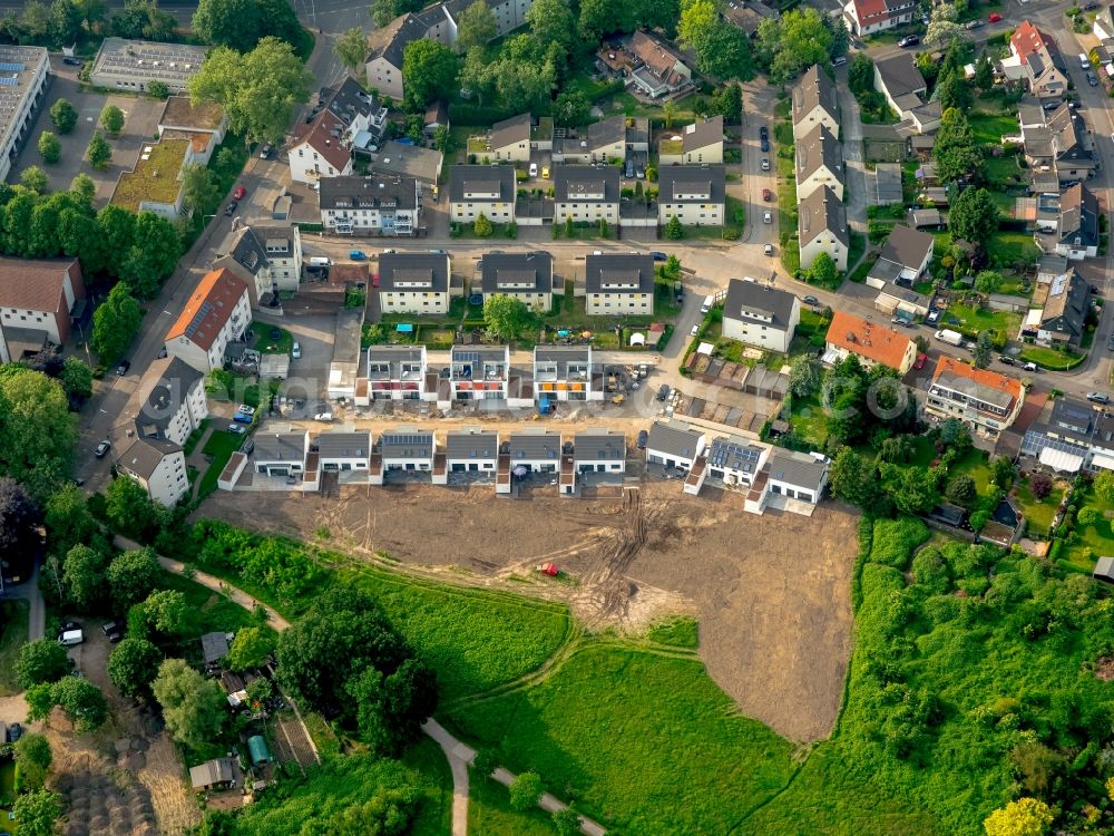 Aerial image Gelsenkirchen - Residential a single-family multi-family settlement on Luethgenstrasse in Gelsenkirchen in the state North Rhine-Westphalia, Germany