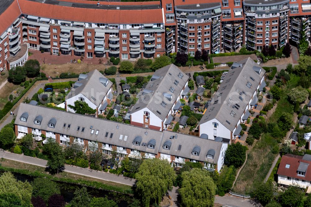 Bremen from the bird's eye view: Single-family house settlement on the Buergerwohlsweg street in Bremen, Germany