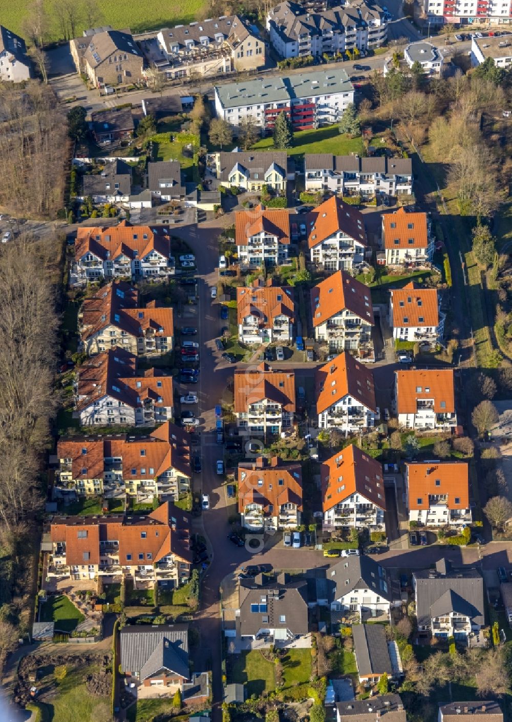 Aerial image Hattingen - Residential area of a??a??a single-family housing estate and aging home in the district Niederwenigern in Hattingen in the federal state of North Rhine-Westphalia, Germany