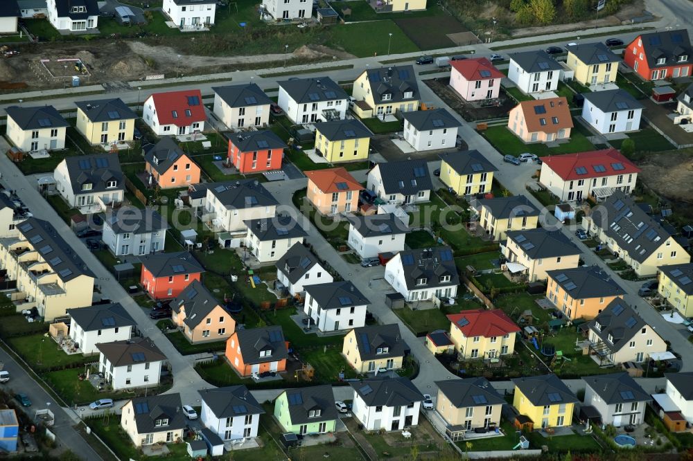 Berlin from above - Single-family residential area of settlement in Arturweg - Pilgramer Strasse in Berlin